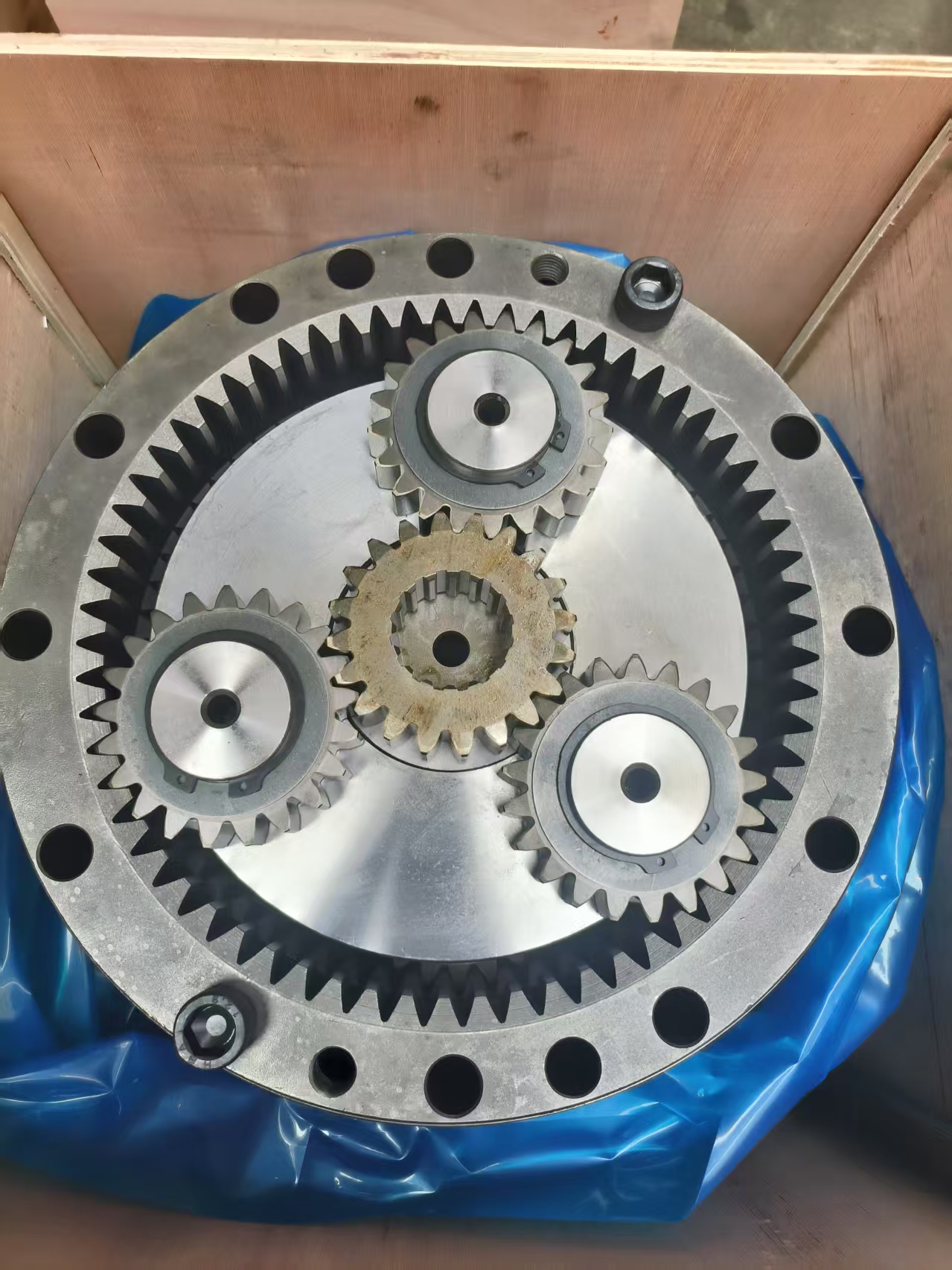 Swing reduction gearbox